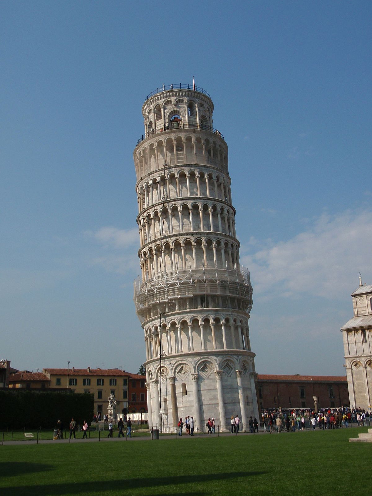 leaning tower of pisa italian pizza